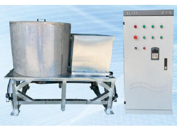 80 CUCHARA VOLQUEDORA Y MÁQUINA PARA FABRICAR FIDEOS