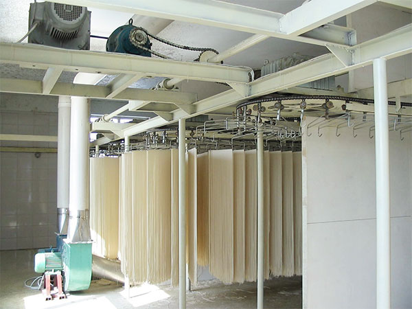 Línea de producción de fideos chow mein frescos