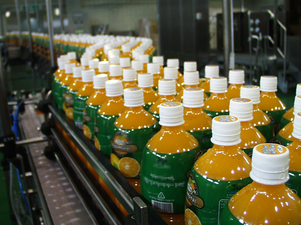 Fabricante de líneas automáticas de producción de bebidas.
